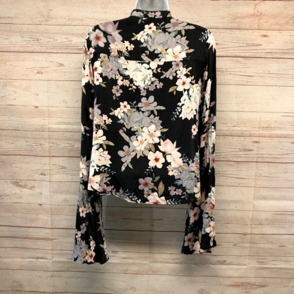 Somedays Lovin Floral Tie neck blouse - Picture 2 of 9